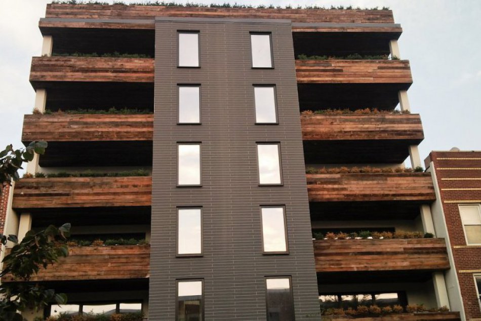 Okná z Makrowinu sú aj v publikácii o pasívnych domoch vydanej v USA