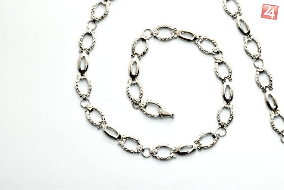 RADÍME: Ako vybrať ten správny šperk pre ženu a čím si získate muža?