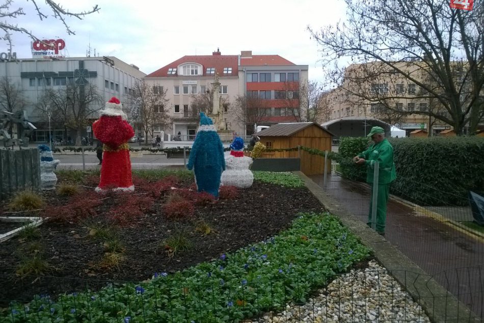 Prípravy v plnom prúde: Vianočné trhy na Hlavnom námestí