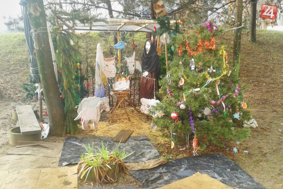 FOTO: Na sídlisku postavili parádny betlehem!