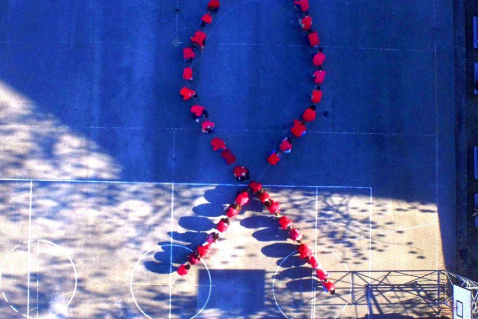 Gymnázium v Rožňave sa opäť zapojilo do kampane Svetového dňa boja proti AIDS