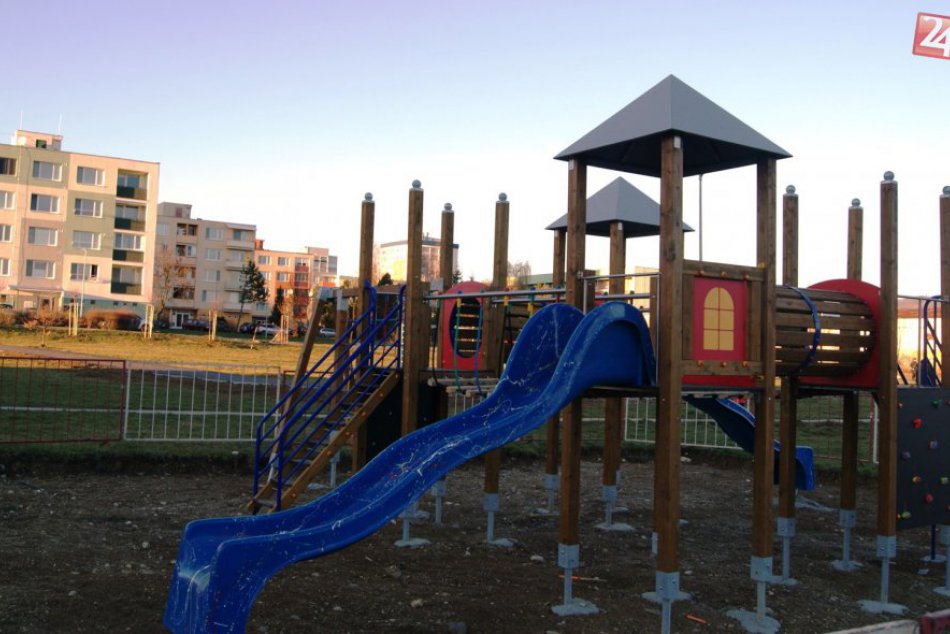 Z Etapy zmizli robotníci i stroje: Mesto práce na čas zastavilo