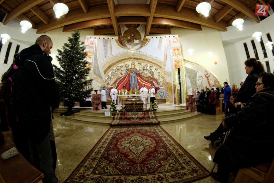 FOTO: Tajomné relikvie svätej Terézie z Lisieux prišli do Bystrice