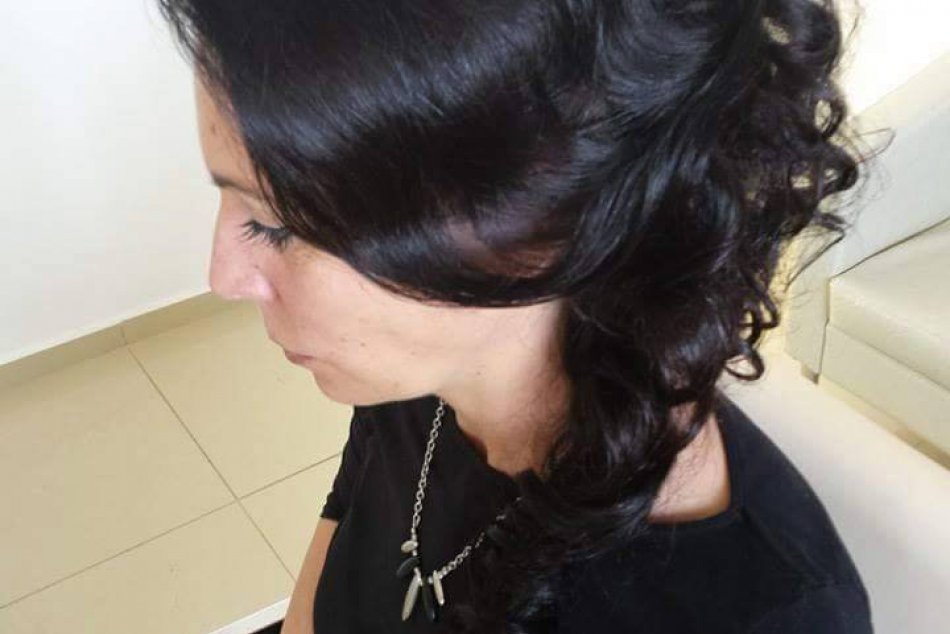 Vlasy sú korunou krásy: Nechajte sa inšpirovať tymito plesovými účesmi