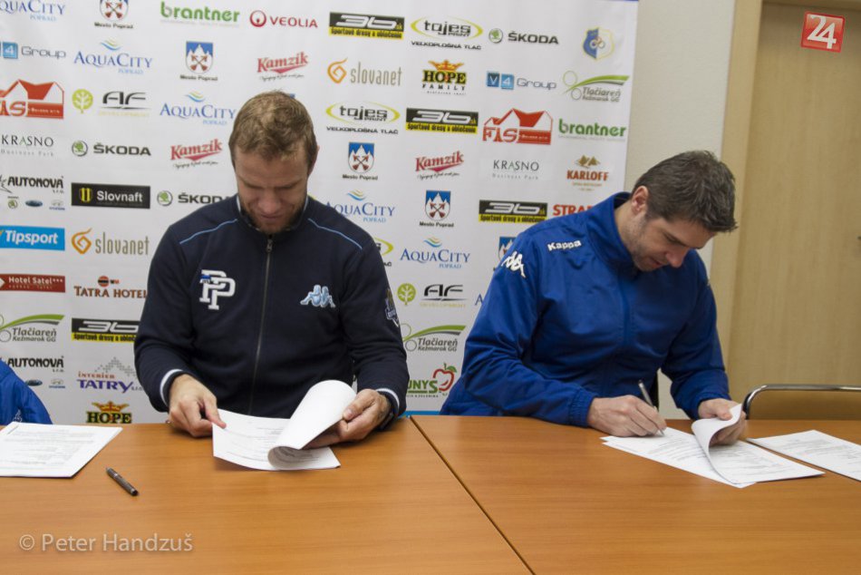 Bartečko a Suchý podpísali nové zmluvy s HK Poprad
