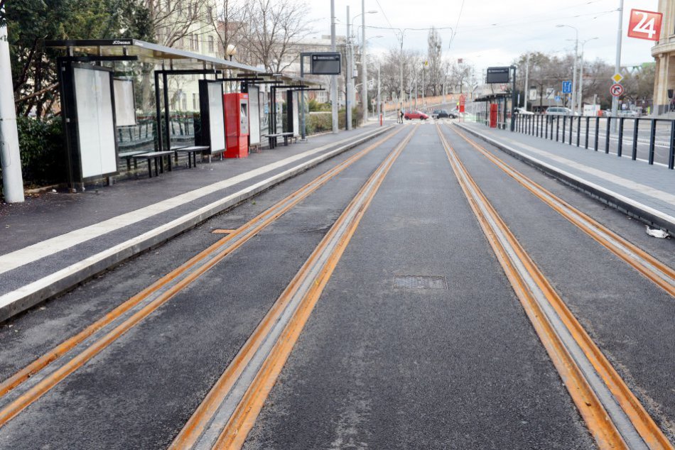 Rekonštrukcia Šafárikovho námestia a Štúrovej ulice tesne pred kolaudáciou
