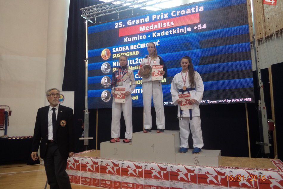 Skvelý úspech karatistiek zo Žiaru