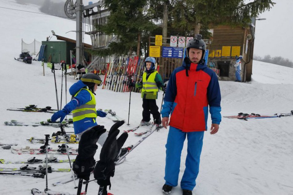 Obrazom: Fotky z lyžovačky prvákov a druhákov