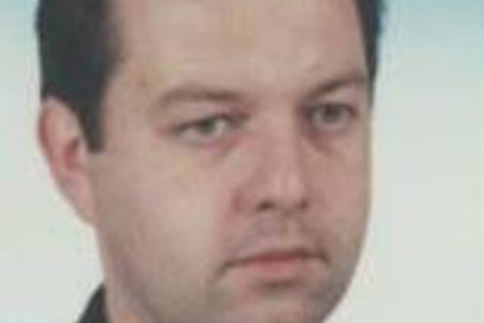 Polícia pátra po tomto mužovi