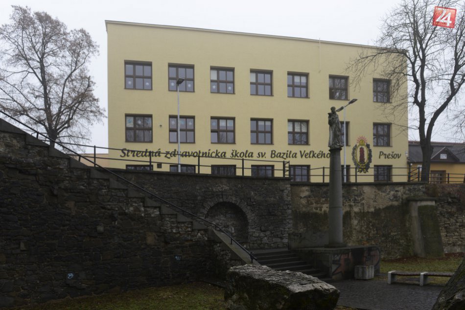 Prešovská stredná zdravotnícka škola: Dievčatá chodia aj v bielych plášťoch