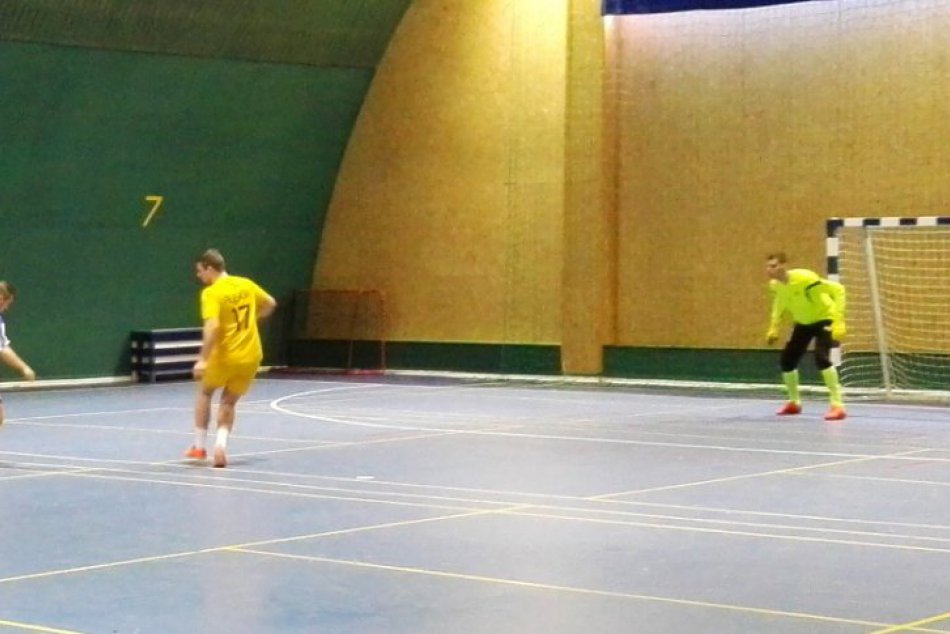 Gunners s dvoma kontumáciami. Brunnsteiner s druhou nulou