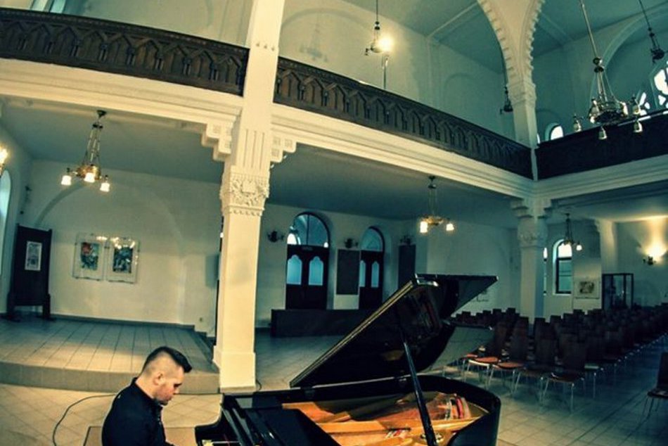 Nový videoklip skupiny EVERLONG: Natáčal sa v synagóge