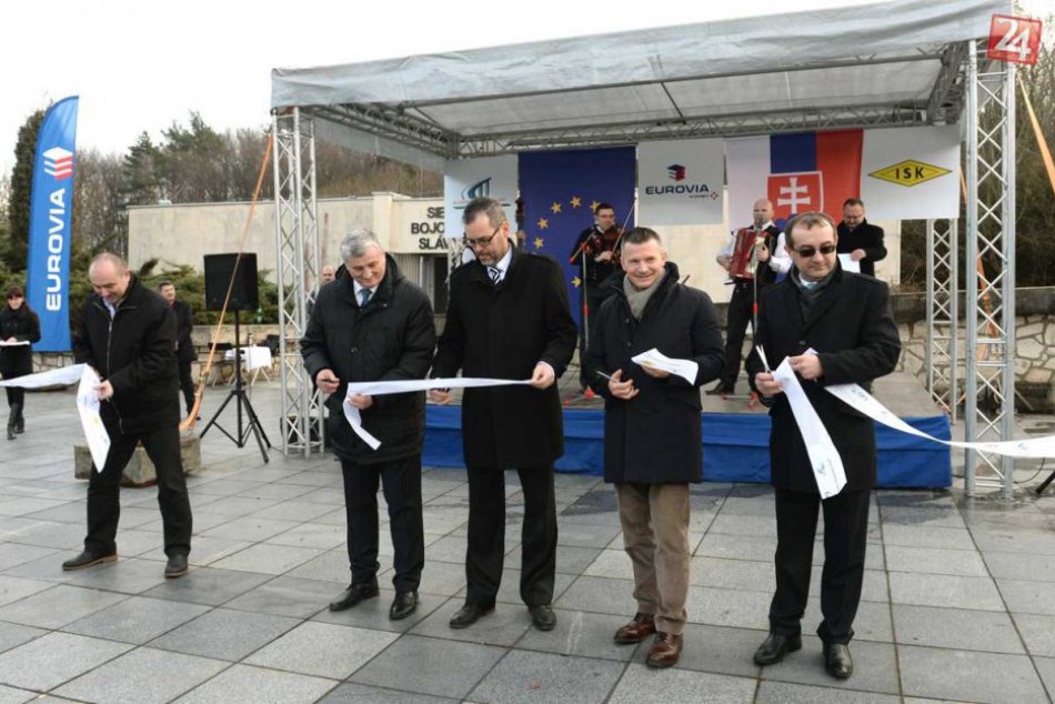 Slávnostné odovzdanie modernej cesty do užívania