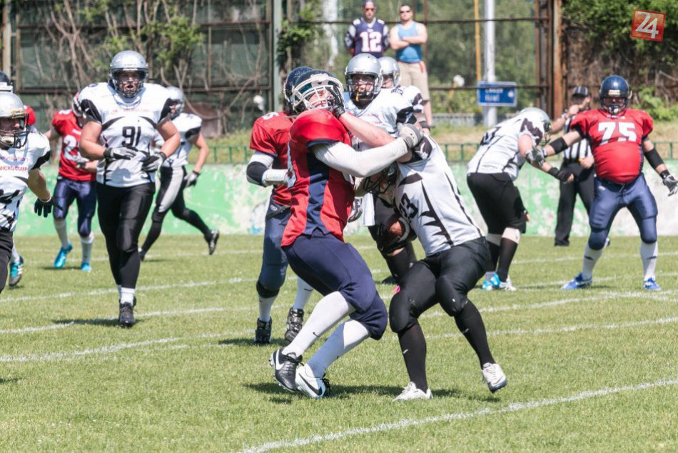 Mladý bystrický hráč amerického futbalu v OBRAZOCH