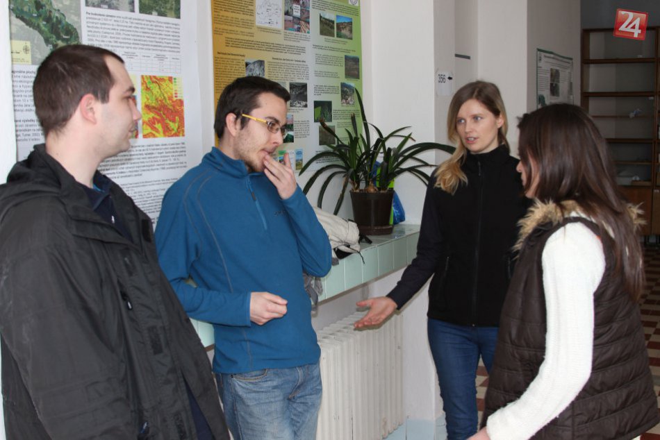 FOTO: Učiteľka UMB zapojená v štrajku