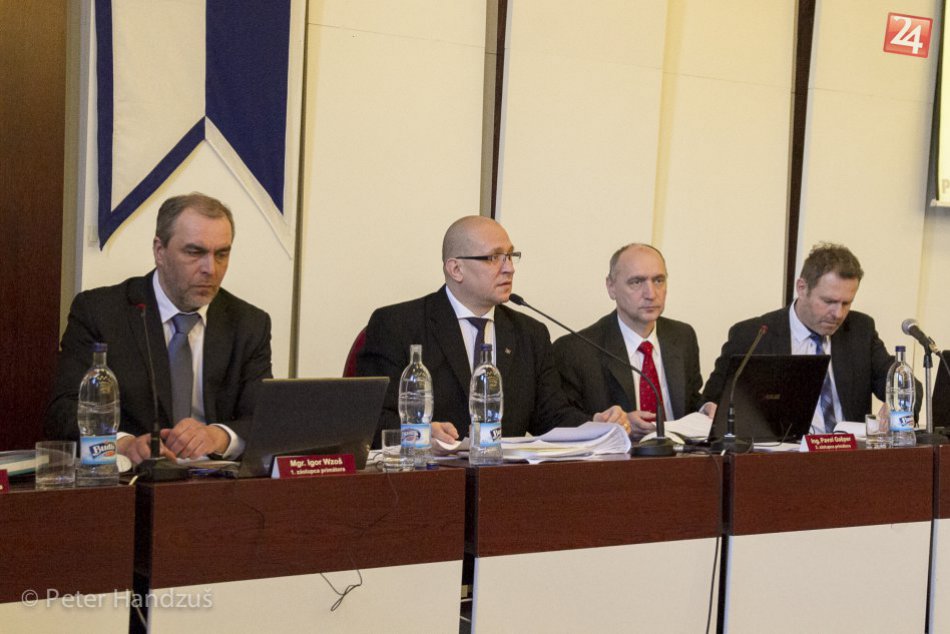 Popradskí mestskí poslanci už zasadajú