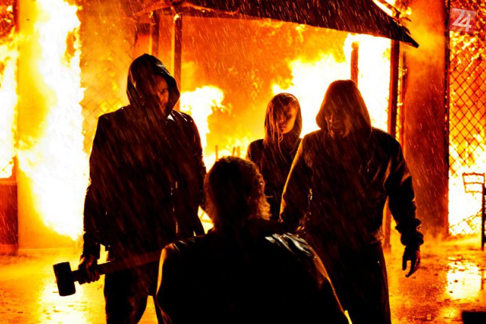 SUBURRA, film o peniazoch, mafii a boji o moc