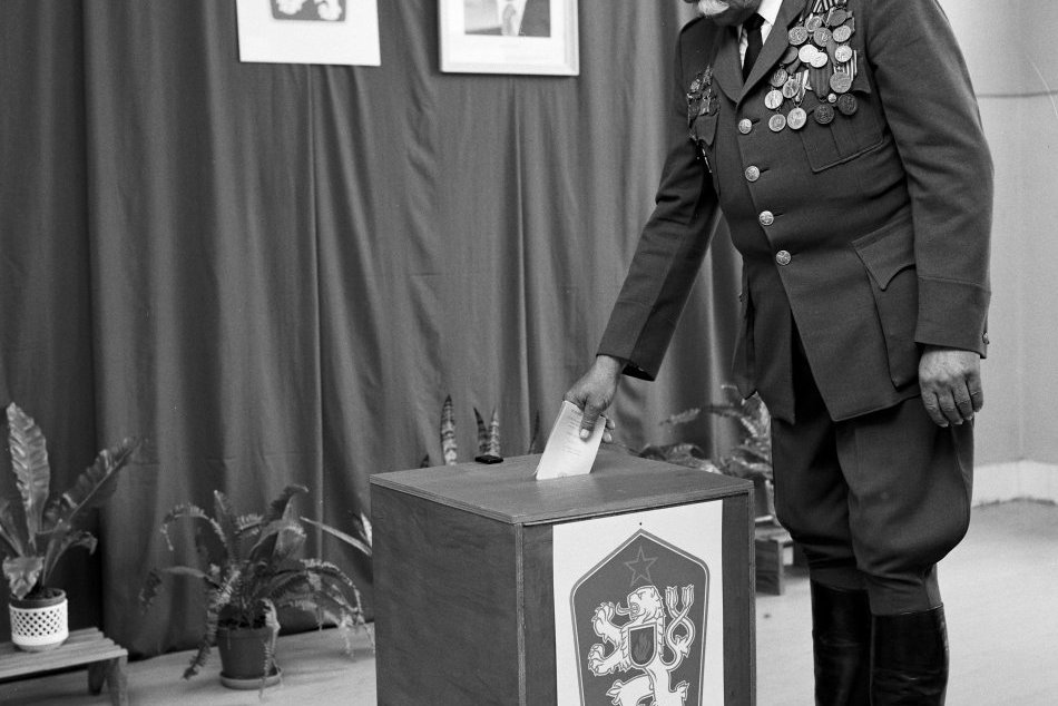 Voľby spred desiatok rokov v OBRAZOCH