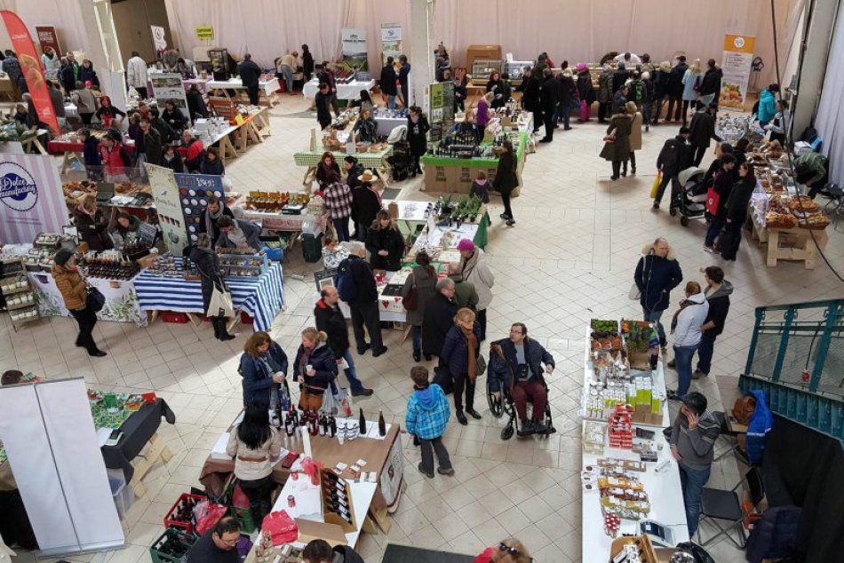 Stará tržnica v deň volieb