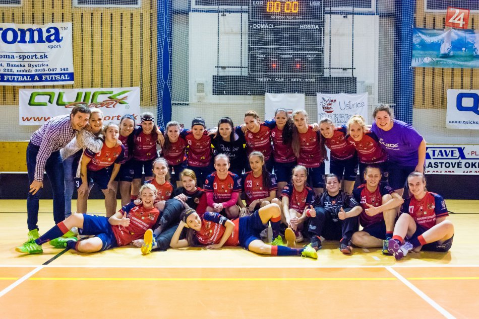 FOTO zverenkýň trénera bystrických florbalistiek