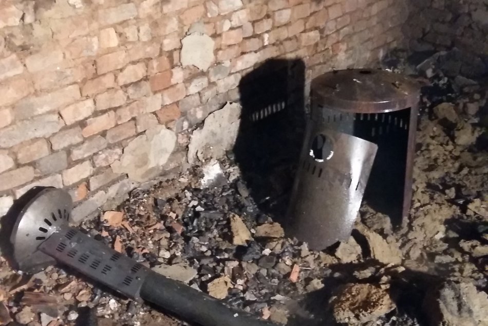 FOTO: Nočný zásah hasičov, plamene zachvátili dom v Trnave!