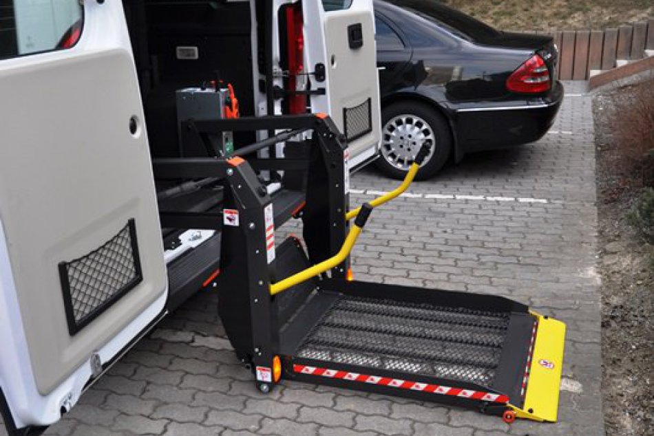 Obrazom: Pod Dubňom mesto zaviedlo sociálny taxík