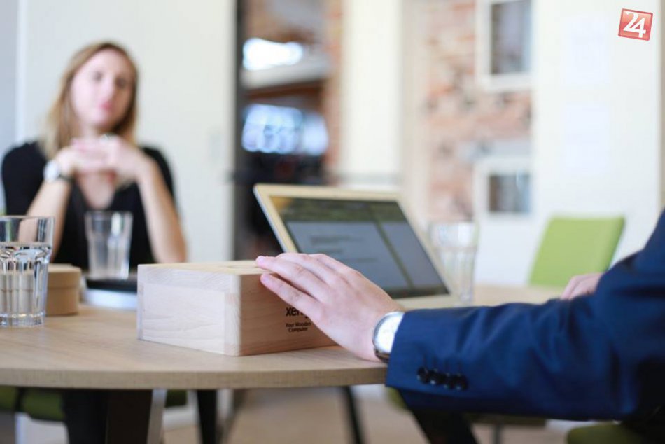 FOTO: Netradičné drevené počítače z dielne Bystričana