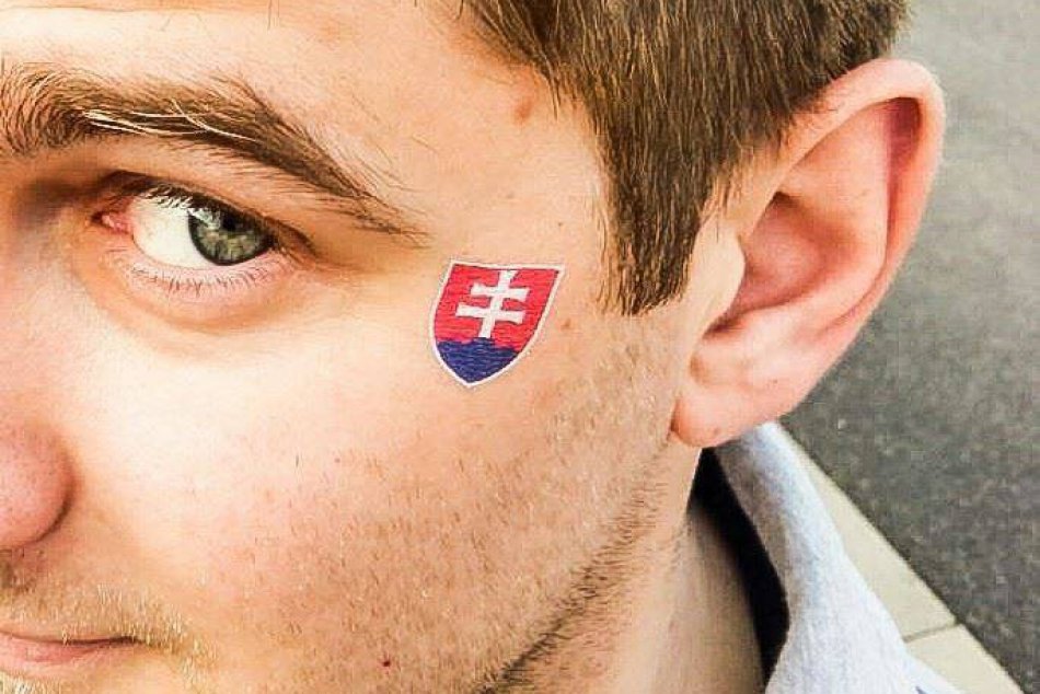 Mladý Bystričan s unikátnym nápadom: Vyrába drevené počítače