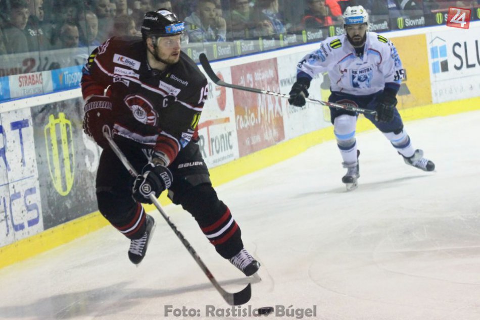 Foto: Začalo sa hokejové finále, Bystrica cestovala pod Zobor