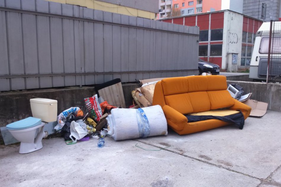 Na sídlisku v Spišskej Novej Vsi sa vám naskytne naozaj nemilý pohľad