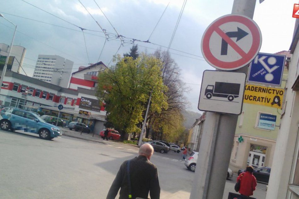 Problémová križovatka v centre Bystrice v OBRAZOCH