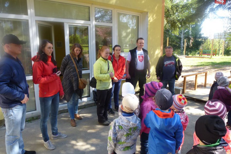 Peter Košík "poslancuje" alebo stráži vzdušný priestor