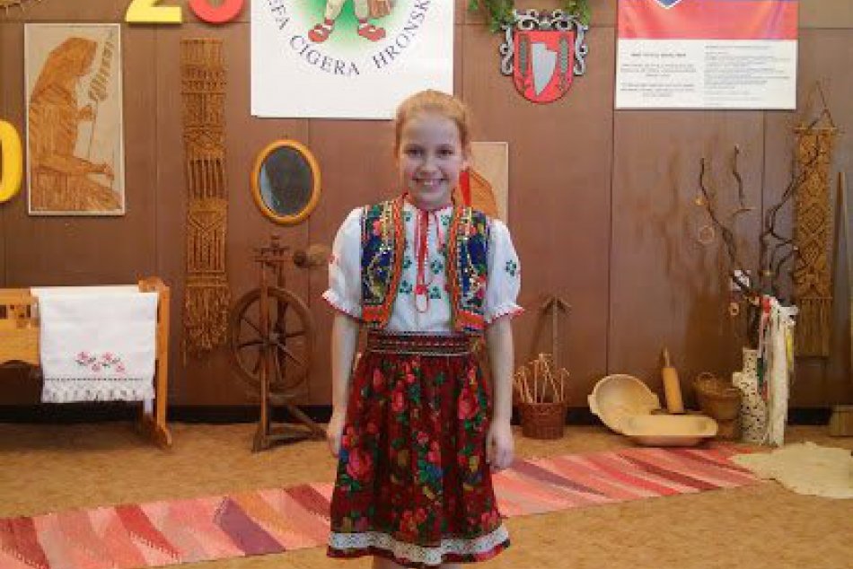 Talentovaná recitátorka Ľudmilka Kvašná s pani učiteľkou Janou Kurilovou