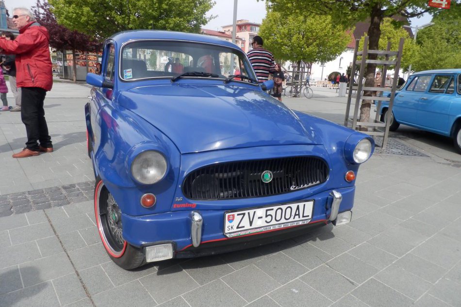 FOTO: Nablýskané veterány spestrili zvolenské námestie