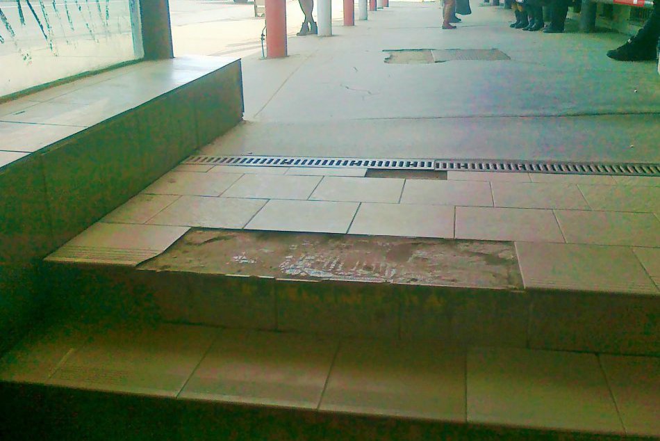 Schodisko na prešovskej železničnej stanici? Potrebuje opravu