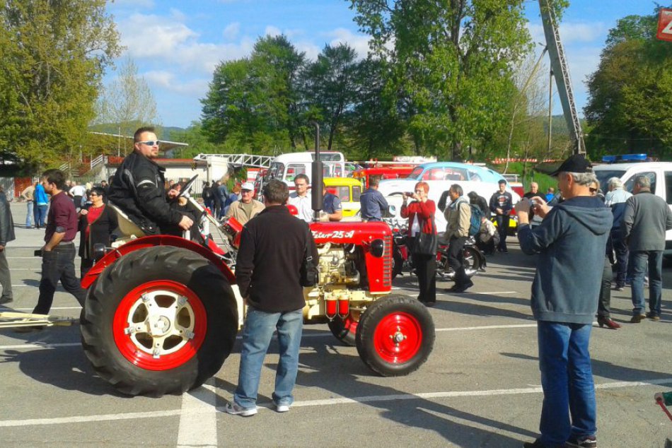 FOTO: Na Štiavničkách sa predviedli historické motorky aj nákladiaky