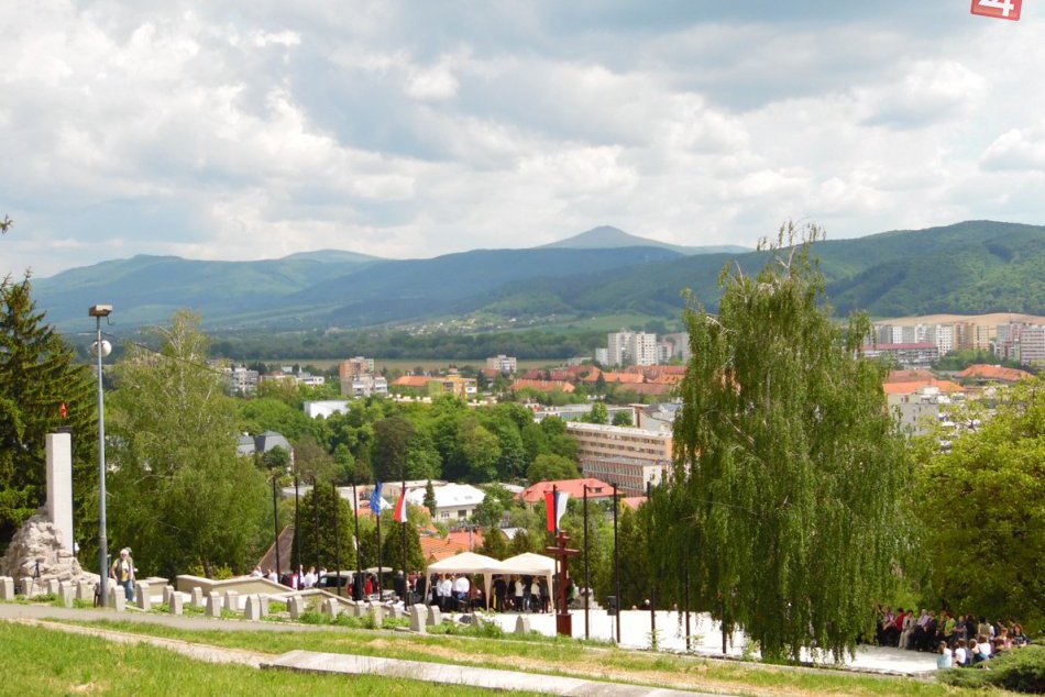 Obrazom: Oslavy 71. výročia ukončenia 2. svetovej vojny a spomienka na padlých