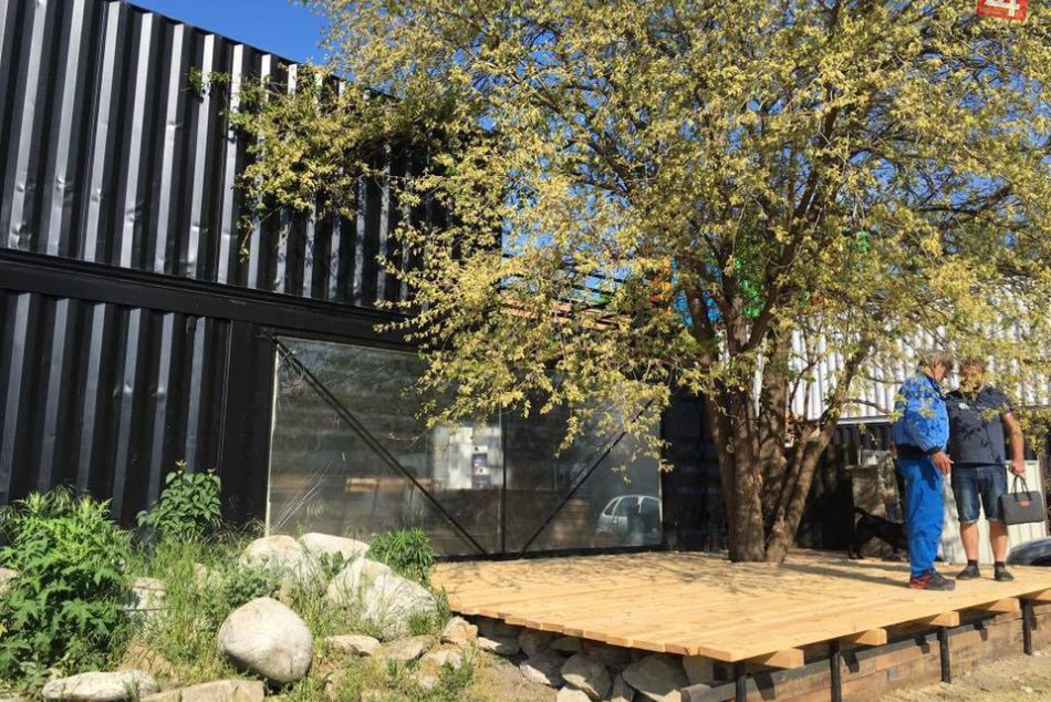 Kontajnerová kaviareň v Karlovej vsi