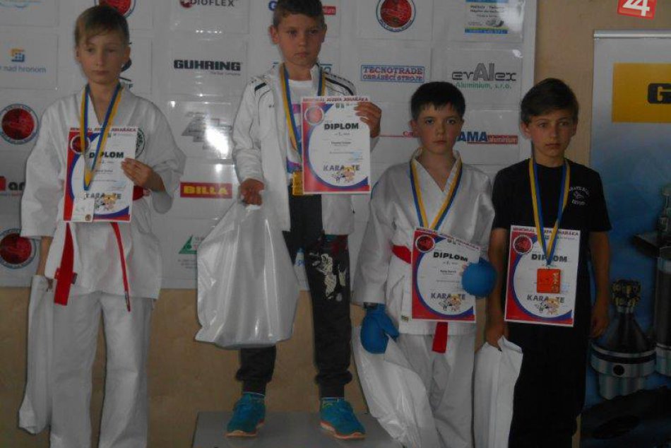 FOTO: Úspech mladých revúckych karatistov