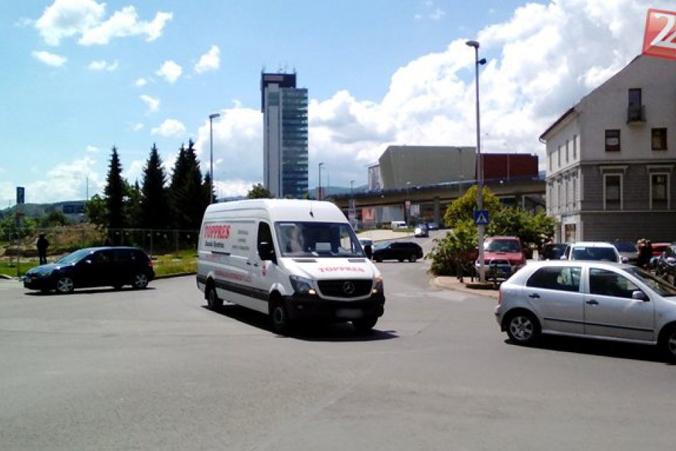FOTO: Križovatka na Námestí Vajanského dá zabrať chodcom i šoférom
