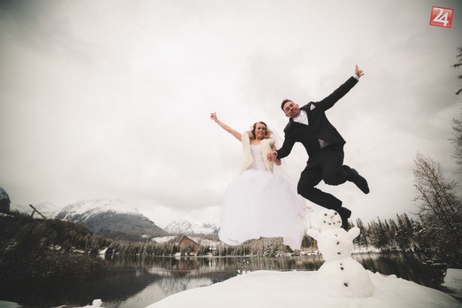 Keď sa pri svadobných záberoch fantázii medze nekladú: Bláznivé fotky zo Spiša