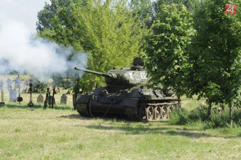 FOTO: Desiatky ľudí sledovali v Nitre ukážky historických bojov z 2. svetovej vo