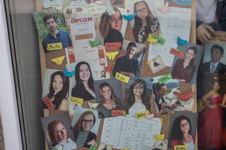 Tablá mikulášskych maturantov už visia v uliciach mesta