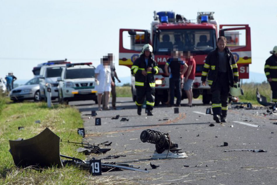 Veľmi smutné FOTKY z miesta: Zrážka áut si vyžiadala život vodičky