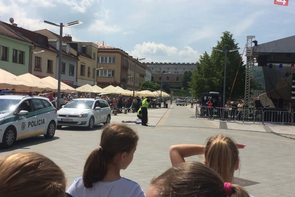 Ako rýchlo dokážu mestskí policajti spacifikovať útočníka?