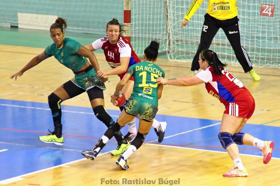 FOTO: Slovenské hádzanárky pod Zoborom zdolali výber Brazílie