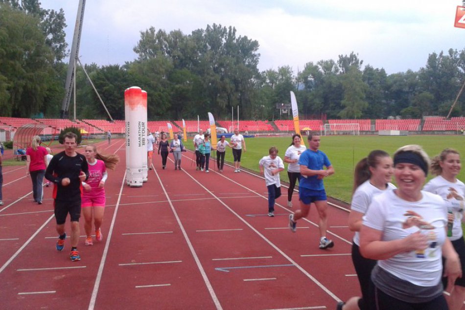 24 hodinový maratón behu v Bystrici. Zábery z obľúbenej akcie