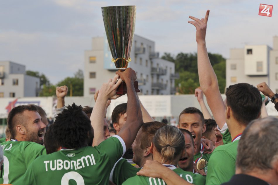 Futbalisti Tatrana a ich oslavy po postupe do Fortuna ligy