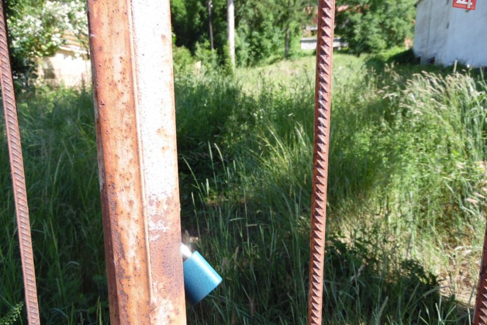 Strašiak na Lipovej ulici v Humennom: Rozostavaná hvezdáreň špatí mesto