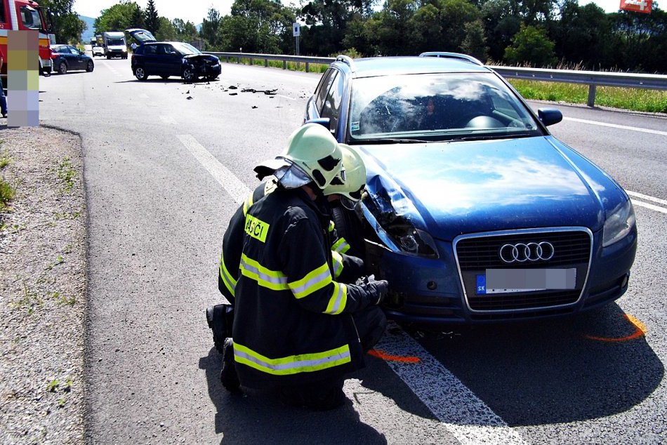 Obrazom: Zrážka vozidiel pri vjazde do Rožňavy